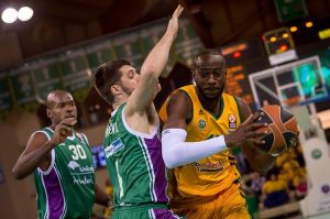 Derrota agridulce y a cara o cruz de Unicaja que consigue el pase al Top16 (67-64)