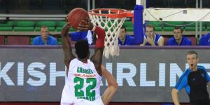 Un palmeo de Kenny Gabriel deja al borde del abismo al Fenerbahce