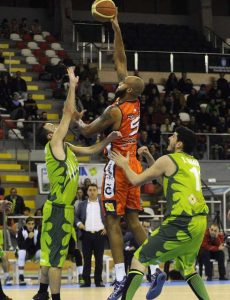 Kyle Rowley reforzará a Dominion Bilbao Basket en el final de temporada