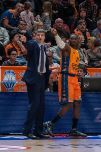 El dedo acusador, pluriempleado en Valencia Basket