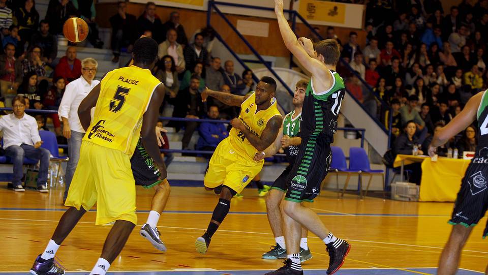 Taylor García, adiós a Xuven. Sergi Quintela, recambio