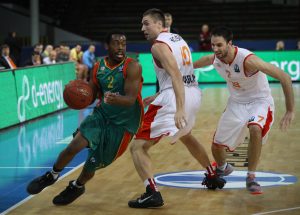 Sevilla aprovecha para foguear a Balvin, Thames y Gallardo ante el Nymburk (91-82)