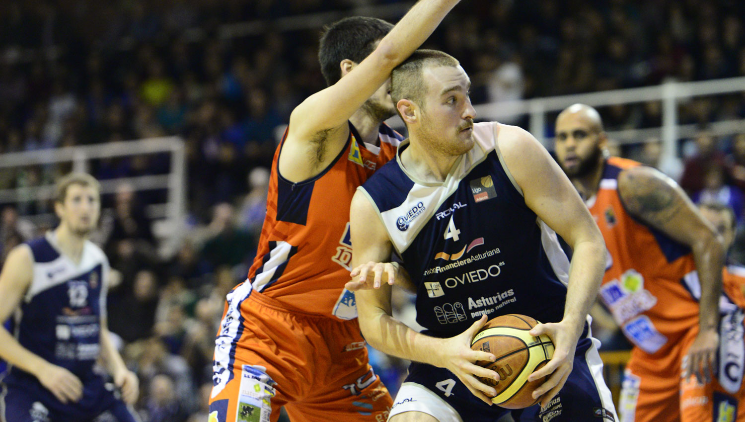 Richi “MVP” Guillén y el Clínicas asaltan Son Moix. Partidazo estéril de Burjanadze