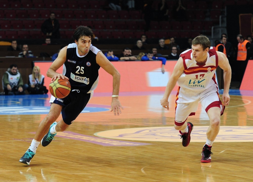 Así fue del debut de Vujacic; Dogus vence a Fenerbahce. Llega el exNBA Warrick