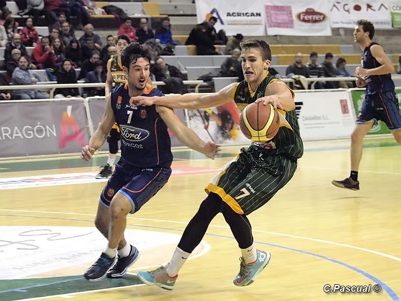 Palencia y Burgos vapulean a Clínicas y Huesca. Coruña, fuerte en Riazor