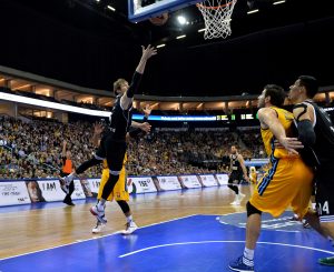 Los Sergios lideran al Madrid en la victoria ante el Alba de Berlín (61-79)
