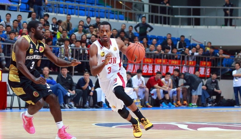 VIDEO Errick McCollum, que sonó para Baskonia, anota 82 puntos en China