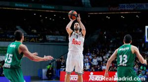 Felipe Reyes, una vez más, lidera a los blancos en la victoria ante Panathinaikos (83-65)