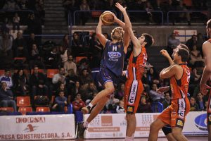 La Adecco Oro se atasca en la zona alta. Palma y Planasa lo aprovechan