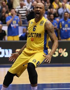 El Real Madrid no puede contra el Maccabi pese a un histórico Felipe Reyes (90-86)