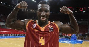 Patrick Young, al Olympiacos y lo sustituye Big Sofo en Galatasaray; Haynes, a Sassari