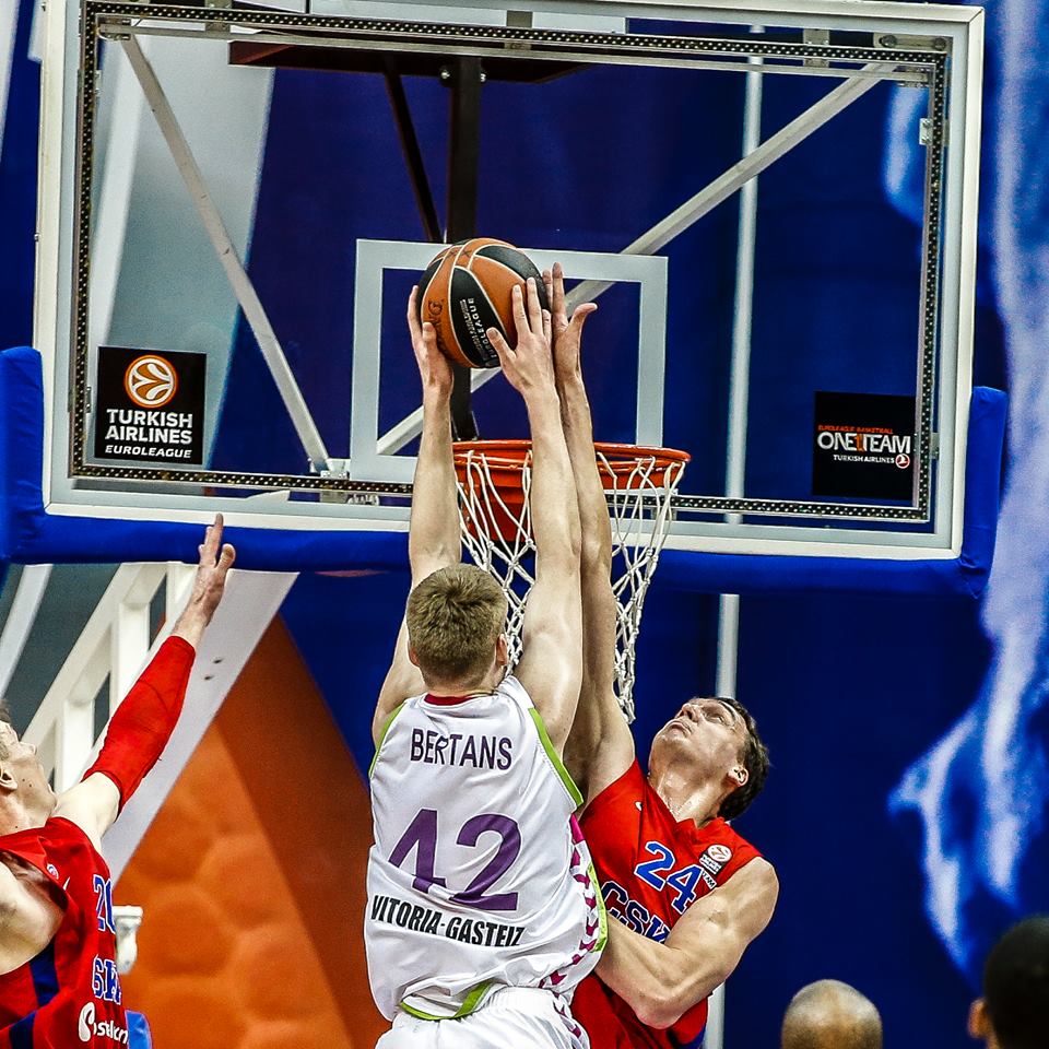 Carácter Baskonia: asustan a un CSKA excesivamente relajado pero superior (99-90)