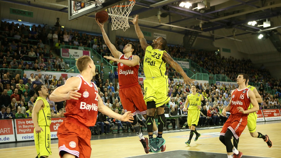 Los de abajo la saben meter: 227 puntos en 40′. Berlin, minicrisis. Bamberg, líder