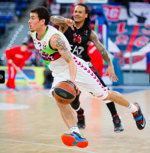 Laboral Kutxa se exhibe en el primer tiempo y consigue la segunda (102-83)