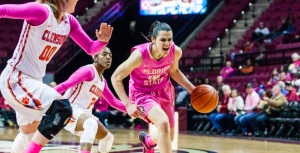 Leti Romero sigue haciendo historia en NCAA con un triple doble (VIDEO)