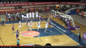 VIDEO Una canasta anulada evita la eliminación de Fenerbahce en cuartos de Copa turca