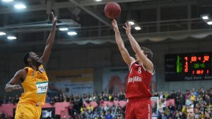 Berlín pincha, Bayern arrasa con 23 triples (VIDEO)