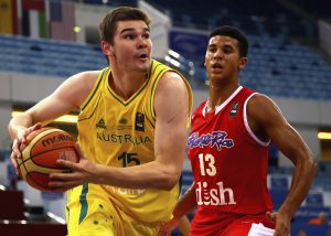 Siguiendo a Isaac Humphries: un “Aussie” de 7 pies en EE UU y de interés para la NCAA