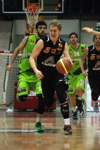 ¡Caen los favoritos! Lleida y Cocinas.com tumban a Navarra y Palencia