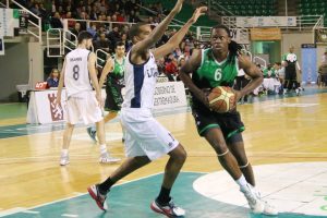 Cáceres y Amics inician con victoria su mano a mano por el ascenso