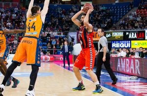 Unicaja se refuerza con Dani Díez y Jackson; Valencia, con San Emeterio