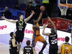 Sangre fría del Valencia para aguantar los arreones del Estudiantes (76-81)