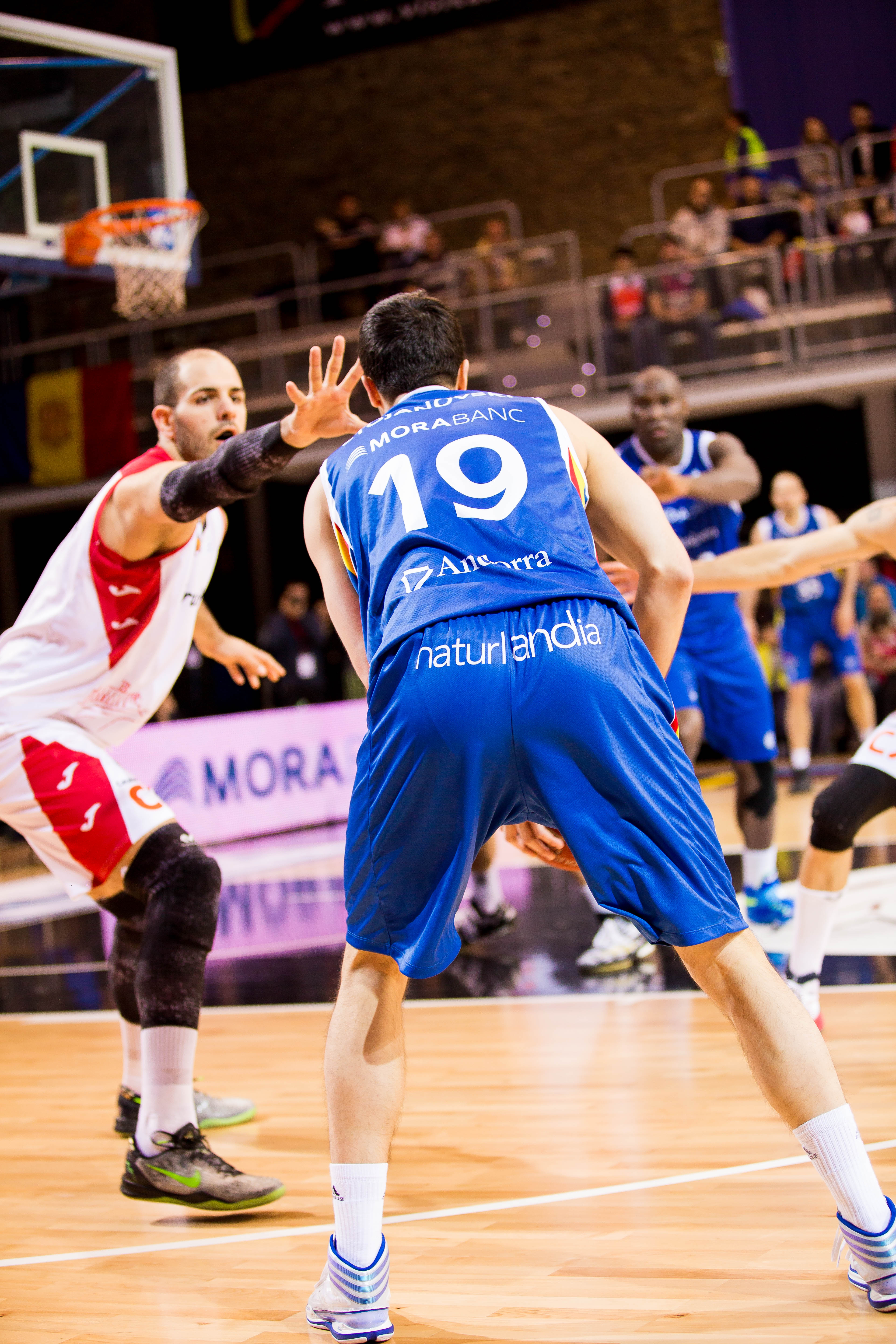 Vojdan Stojanovski bombardea a La Bruixa en un duelo por la permanencia