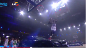 Travis Leslie vuela sobre un Mercedes para ganar el concurso de mates lituano