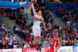 El carácter de Mike James tumba al Olympiacos (74-73)