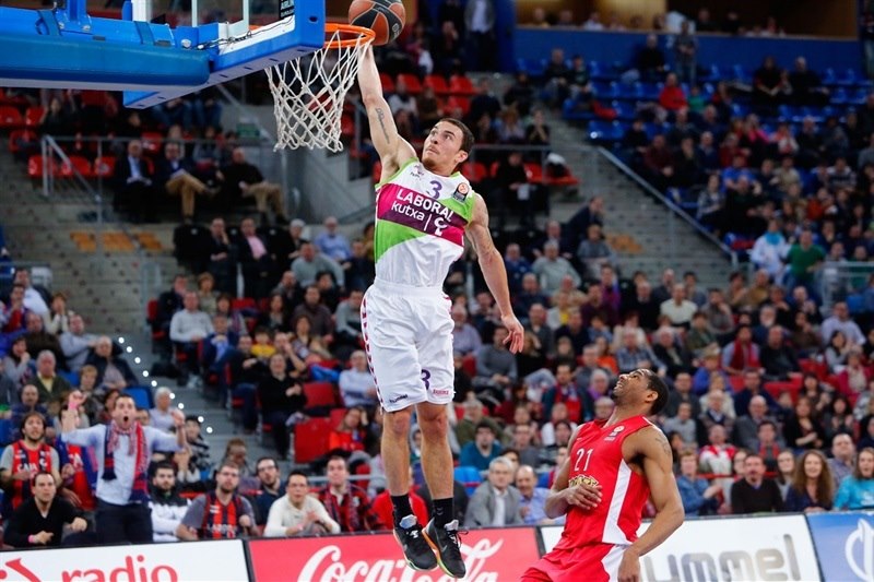 El carácter de Mike James tumba al Olympiacos (74-73)