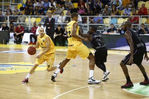 Un Adams de MVP juega con el Baloncesto Sevilla y Gran Canaria trabaja su remontada