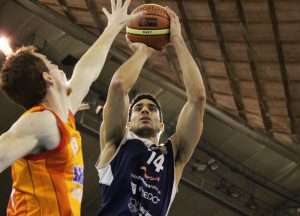 Cambio de cromos en el CAI: Se va Fontet, llega Juan García