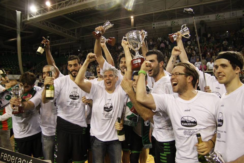 Cáceres vivió la fiesta del ascenso. Definidos los Playoff en Adecco Plata