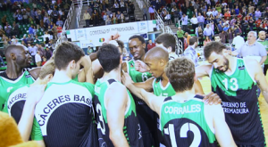 Cáceres, paso firme hacia el ascenso. Araberri, descendido. Tarragona, al alza