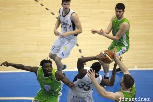 Amics y Cáceres siguen su lucha. Marín y Ávila, aflojan. Lucentum, despierta