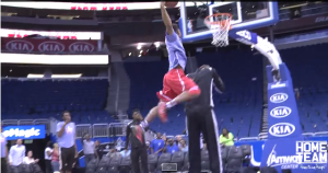 Un jugador de instituto de 1.85 machaca por encima del gigantesco Tacko Fall (2.28)