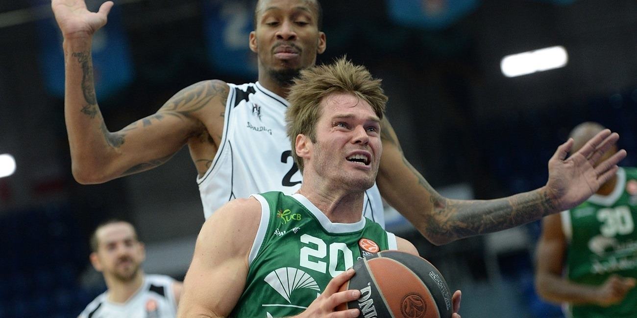 Unicaja, muy superior en Rusia con Kuzminskas a la cabeza (75-94)