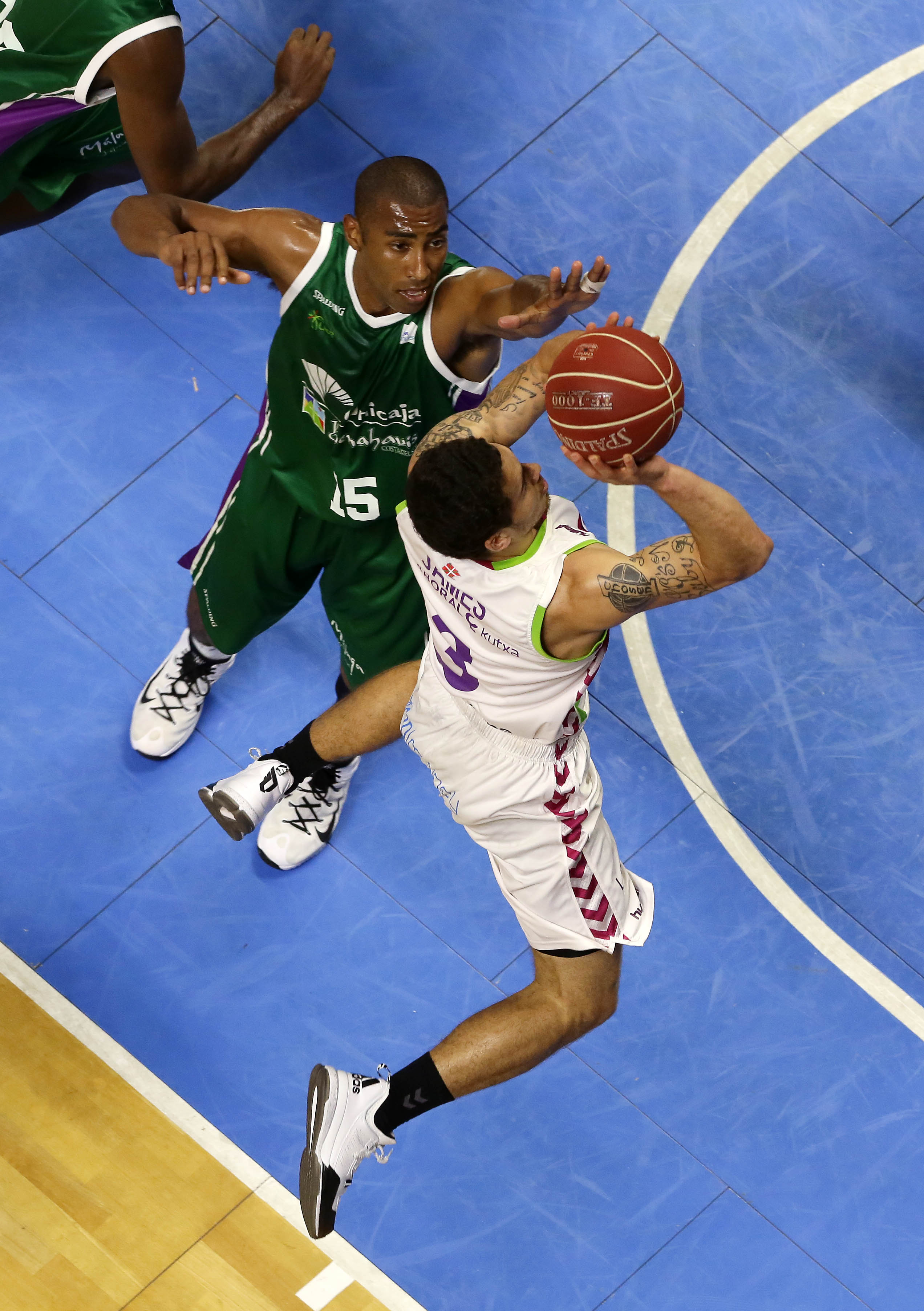 Unicaja-Baskonia: Granger apela a la ilusión y el público, e Ibon Navarro, a la revancha