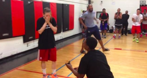 Amor y baloncesto unidos de la mano: menuda sorpresa le dio a su novia (VIDEO)