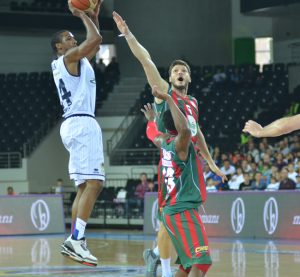 Clay Tucker salva al TED; a tortas por el playoff