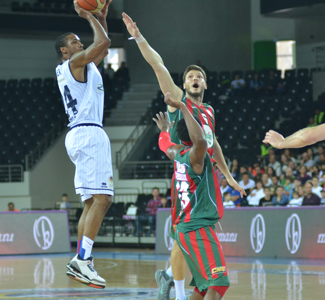 Clay Tucker salva al TED; a tortas por el playoff