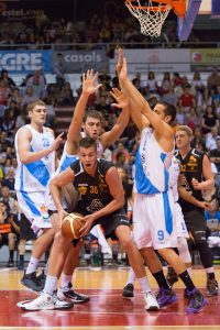 El COB ya es finalista. Llorca rescata el factor cancha para el Breogán