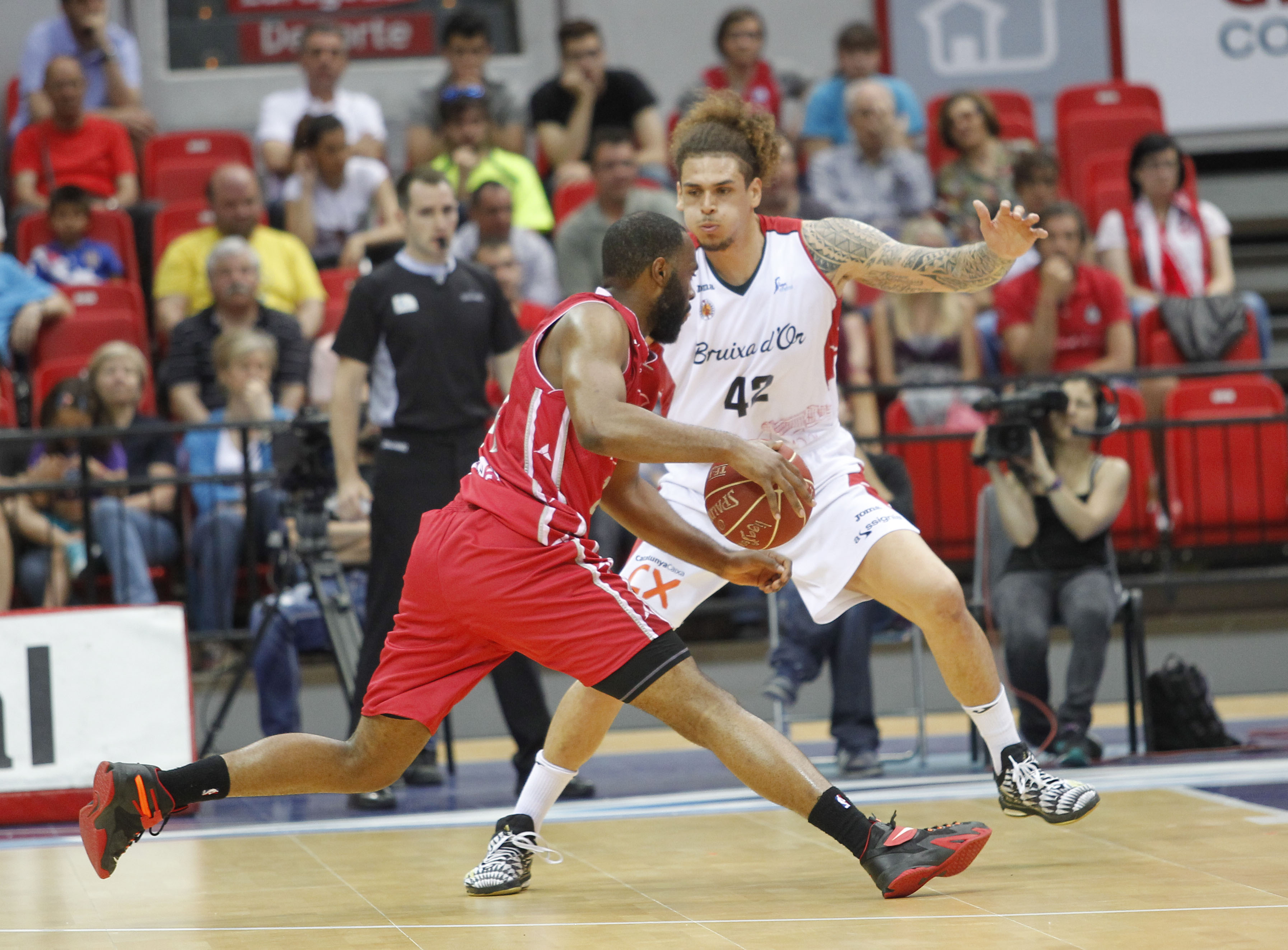 Caminos cruzados: Juan García, cedido al ICL Manresa; Isaac Fotu se queda en el CAI