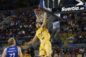 La vida vuelve a sonreírle a Levon Kendall y a su hijo Skyler