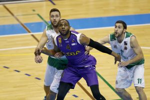 Amics Castelló golpea primero en la lucha por el ascenso a Adecco Oro