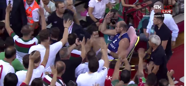 Más problemas para Efes: Krstic se lesiona de gravedad y explota contra el público