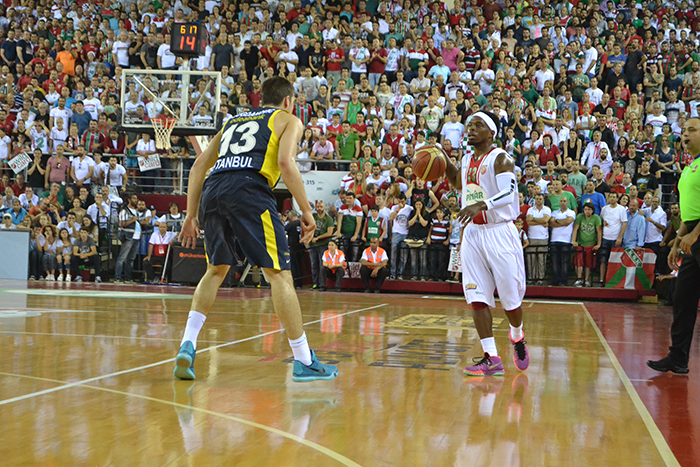 ¡Bomba en Turquía! Pinar Karsiyaka consuma la eliminación de Fenerbahce en semis