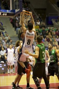 FIATC Joventut fue el tuerto con un Obradoiro ciego de cara al aro (67-71)