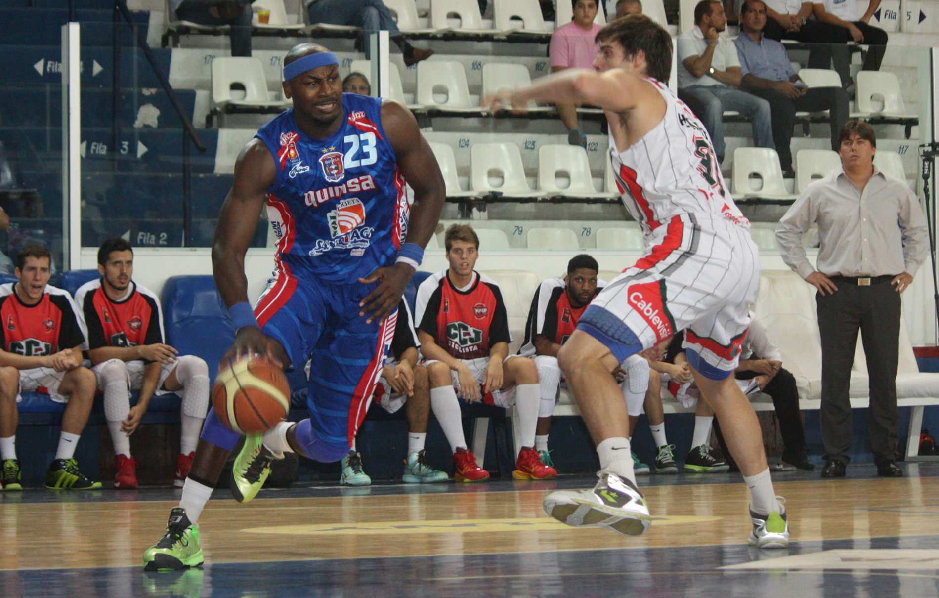 Un tapón de Robert Battle mete a Quimsa en semifinales (VÍDEO)