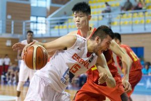 España debuta en el #FIBAU19 con triunfo ante China. ¿Lesión de Nil Sabata?